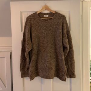 Aritzia Group by Babaton oversized knit sweater with optional belt. Size small